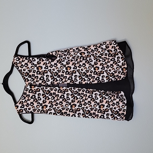 H&M size 8 Workplace Siren Mobwife animal print sleeveless layered top - Picture 7 of 8